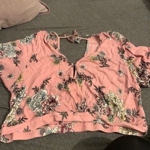 Xl crop top but good for medium with big chest or a large